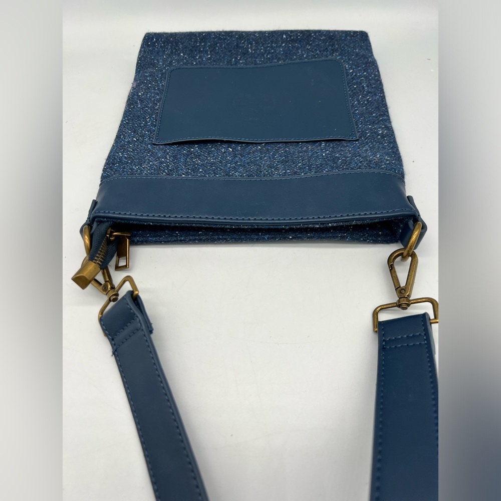 Aran Kerry Tweed Blue Messanger Bag - Picture 6 of 12